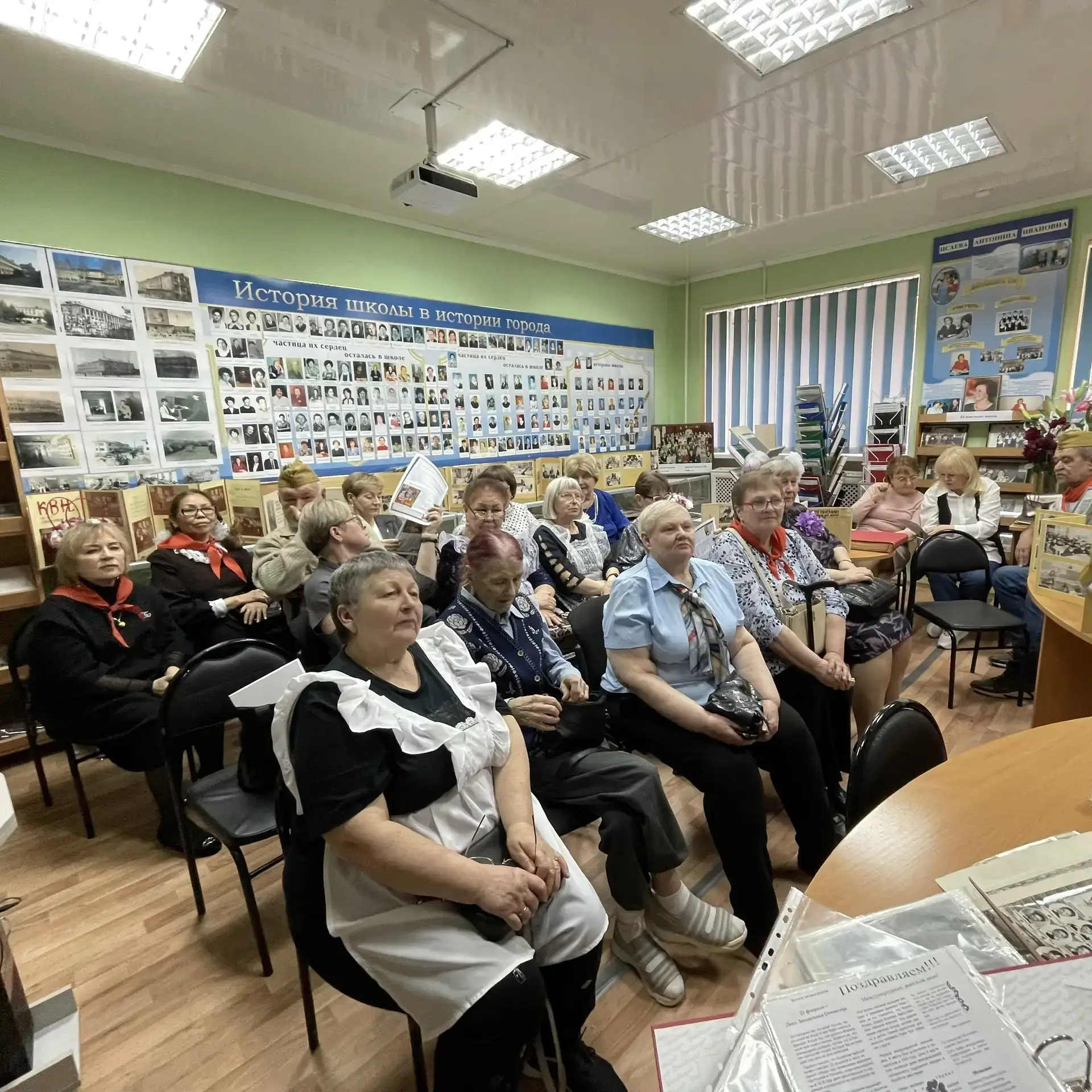 В нашей школе прошёл вечер встречи «золотых выпускников»🎓  1️⃣ мая состоялась долгожданная встреча в