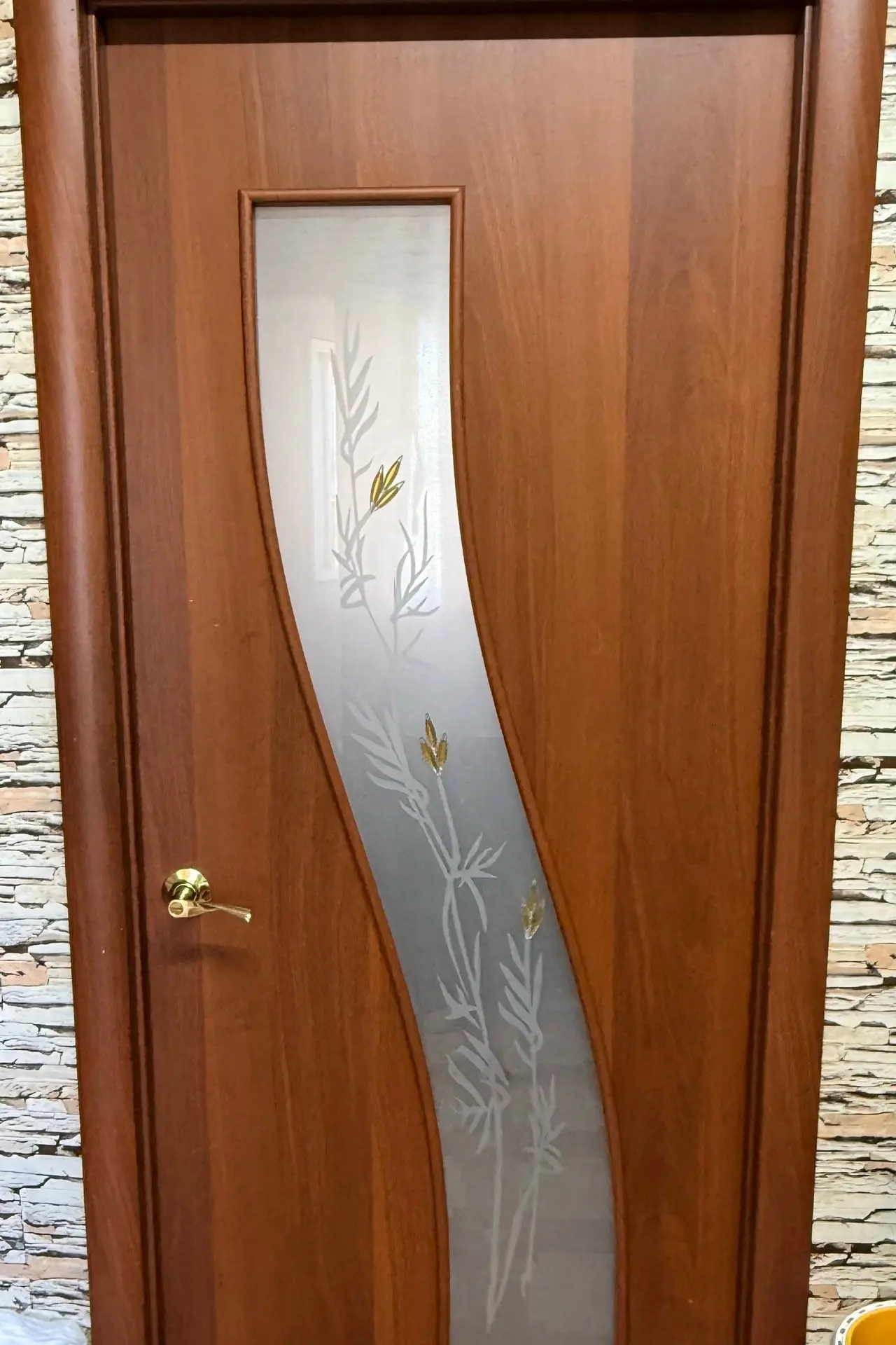 Отдам  бесплатно 4 двери б/у ( полный комплект: коробка, обналичка, ручки , петли ). С ...