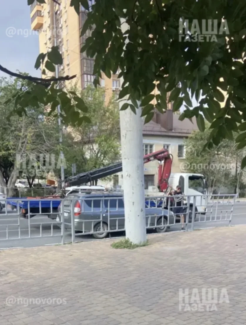 🚙 В Новороссийске начали эвакуировать машины, которые оставляют на ночь в очередях к АЗС