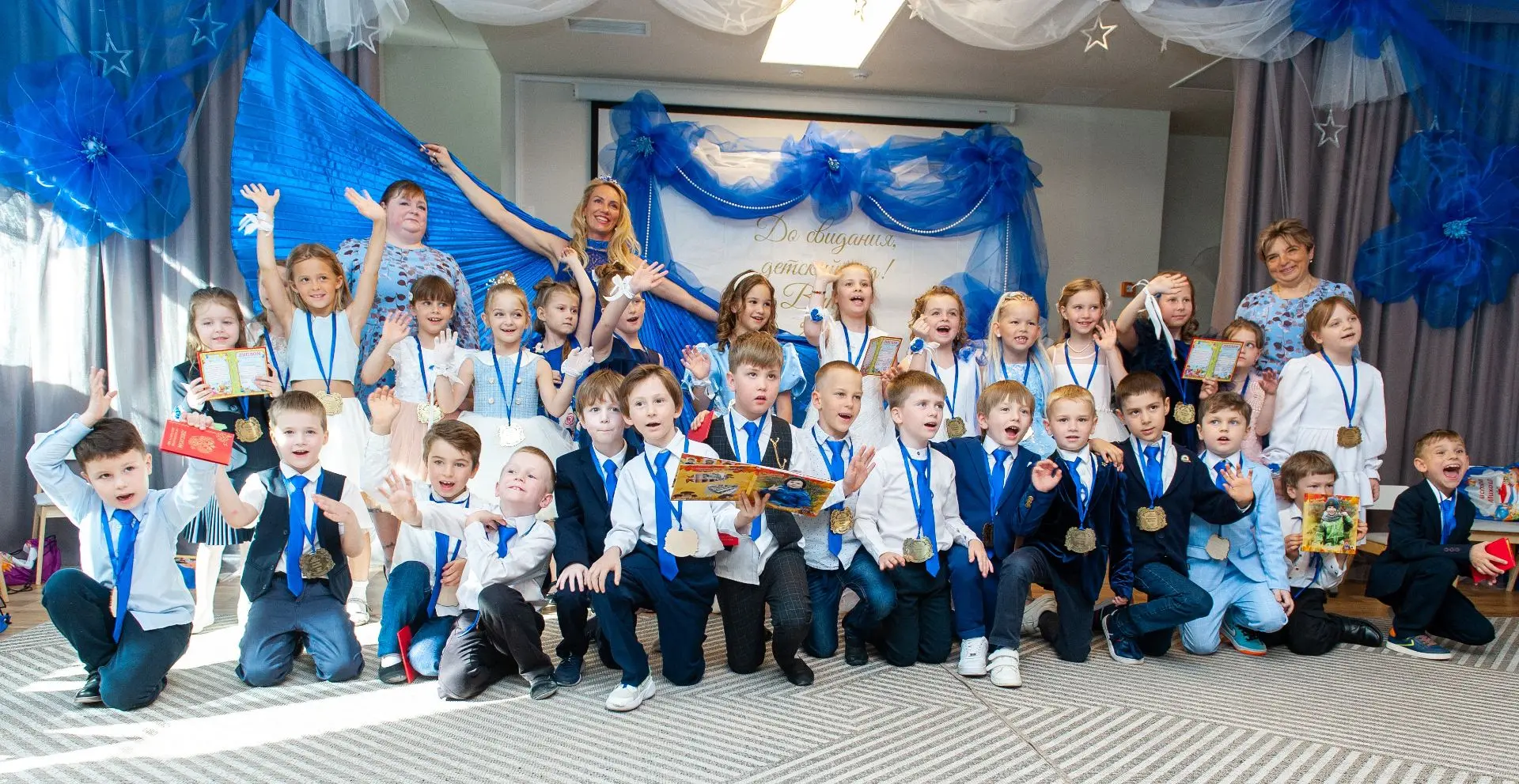 🕊️🎓 В добрый путь, выпускники! Путешествие за Синей птицей   Вот и пролетели выпускные балы в наших 