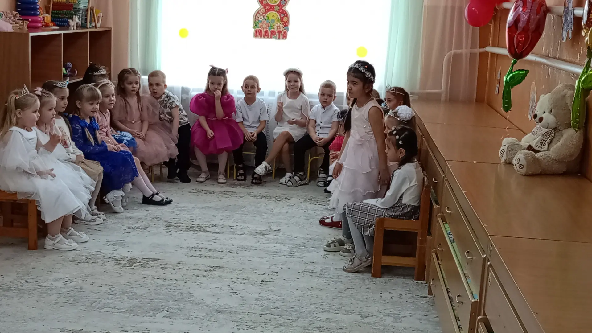 🌷 А ну-ка, девочки! В средней группе сегодня было жарко! 🔥