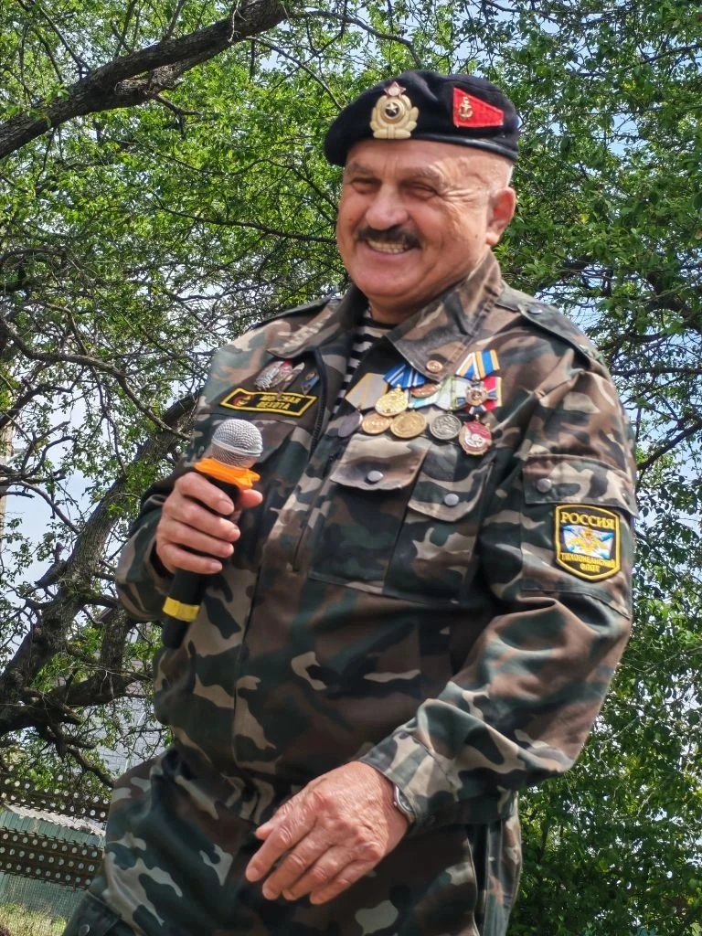 Концерт, посвященный Великому Дню Победы, прошёл сегодня в селе Перевозная.  Виктор Копейкин, руково