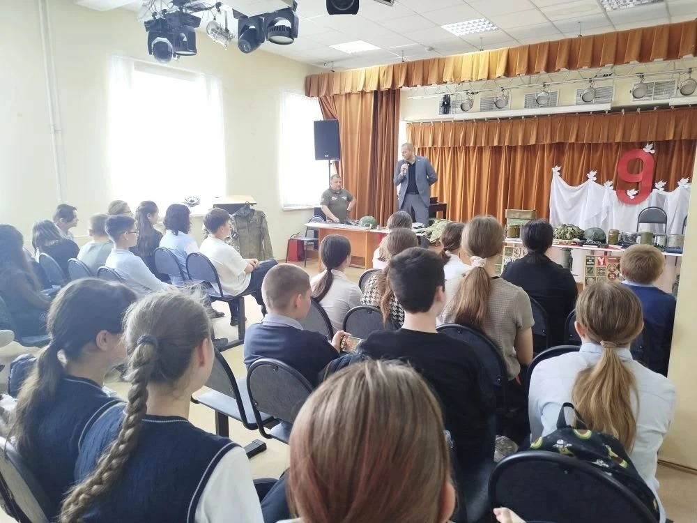 🇷🇺15 мая в рамках патриотического проекта «Музейная карта» школу посетил передвижной ...
