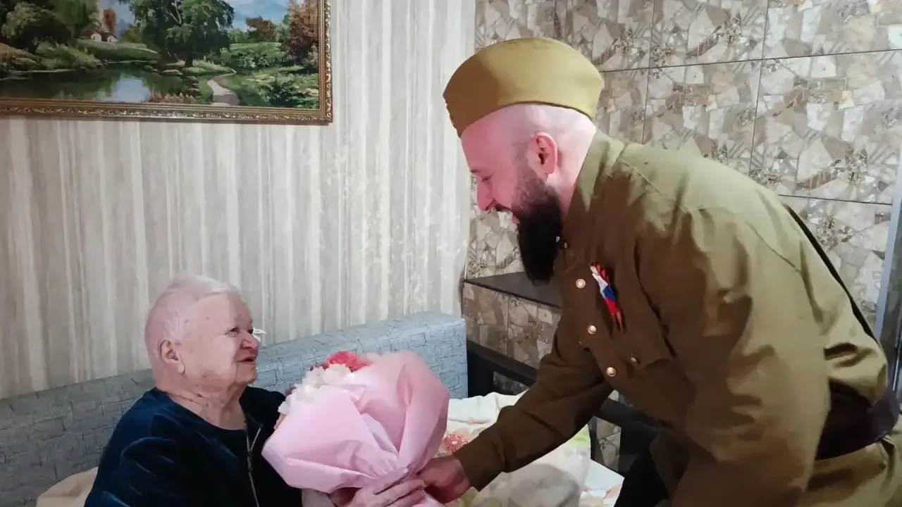 🕊️ «Спасибо за жизнь»: сотрудники культуры навестили ветеранов