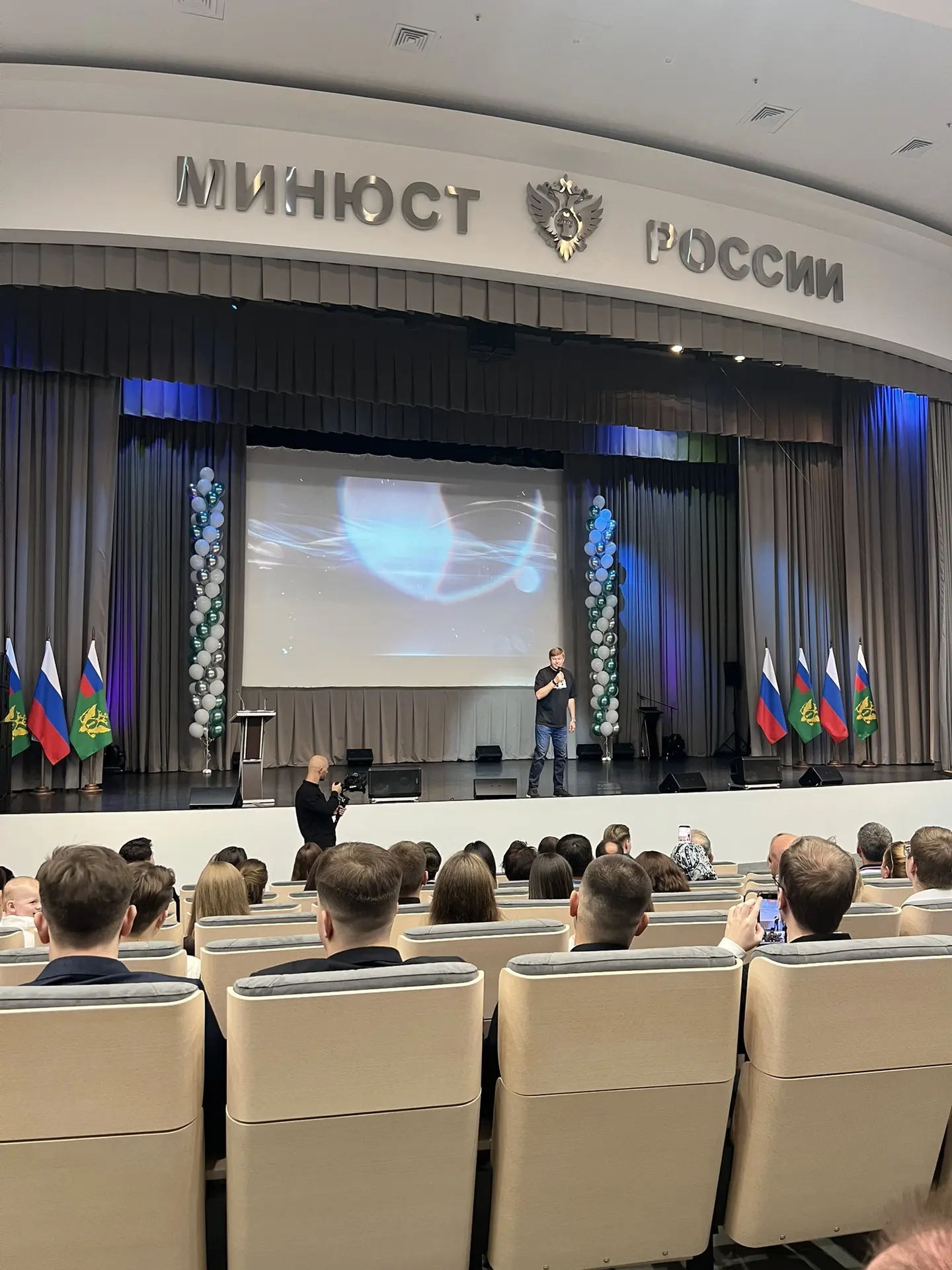 В Минюсте России сегодня вручили дипломы выпускникам ВГУЮ (РПА Минюста России).

Выпускники этого ув