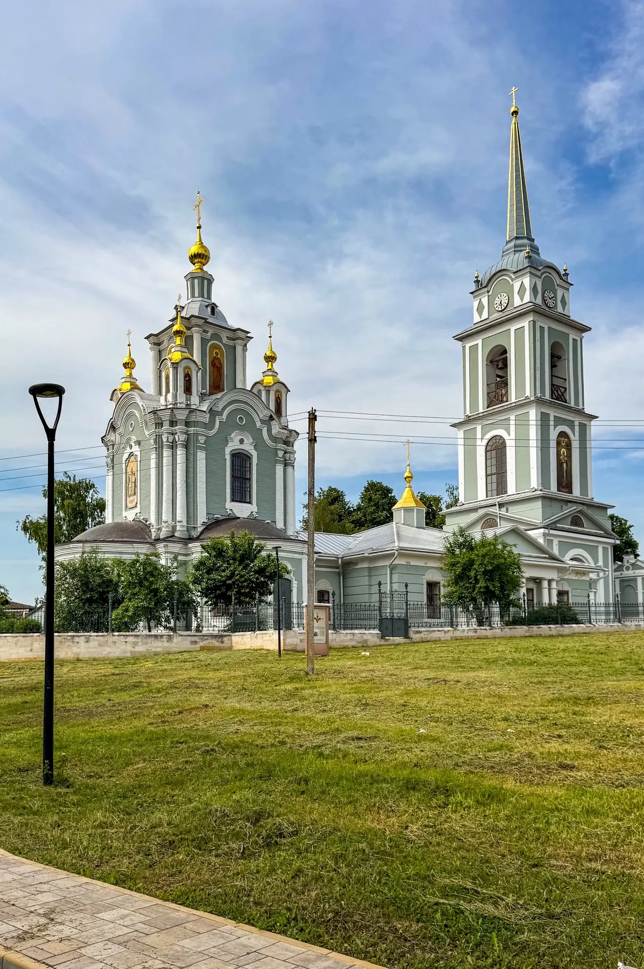 КРАПИВНА 
ещё одно место в Тульской области, связанное со Львом Николаевичем Толстым.

Крапивна. А р