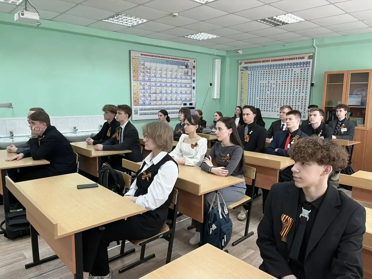 📢 «Билет в будущее»: сегодня говорим о комфортной среде  Каждый четверг в нашей школе проходят профо