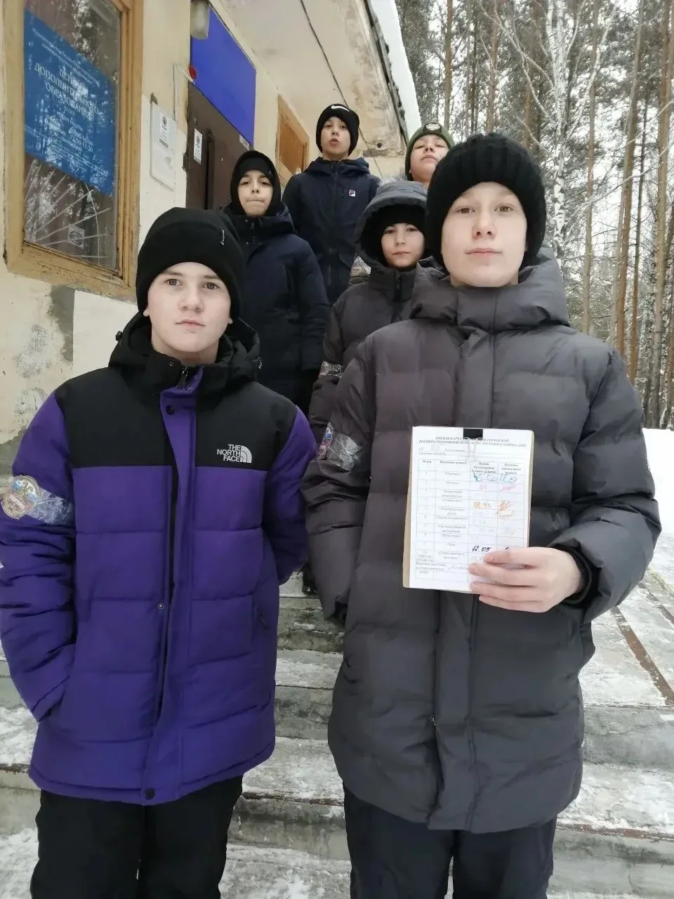 🎖️3 февраля команда учеников 6-х классов «Защитники» приняла участие в городской военно-спортивной и