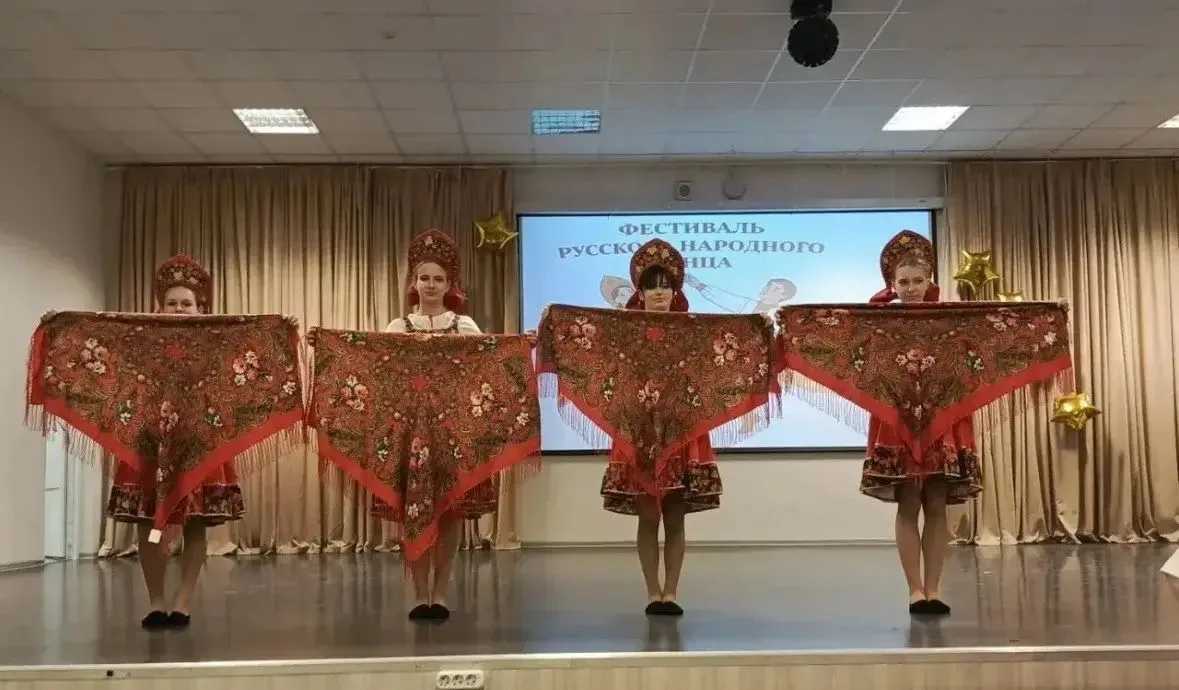 25 марта в МБОУ СОШ №20 прошел второй день фестиваля русского народного танца. На сцене выступали уч