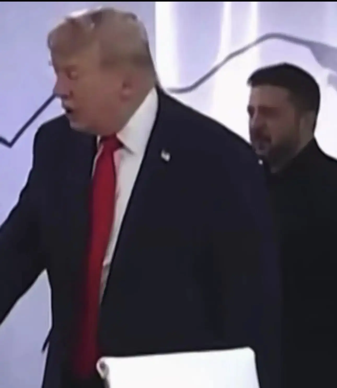 Трампушка, трампушка повернись к лесу задом, а к Зеле передом