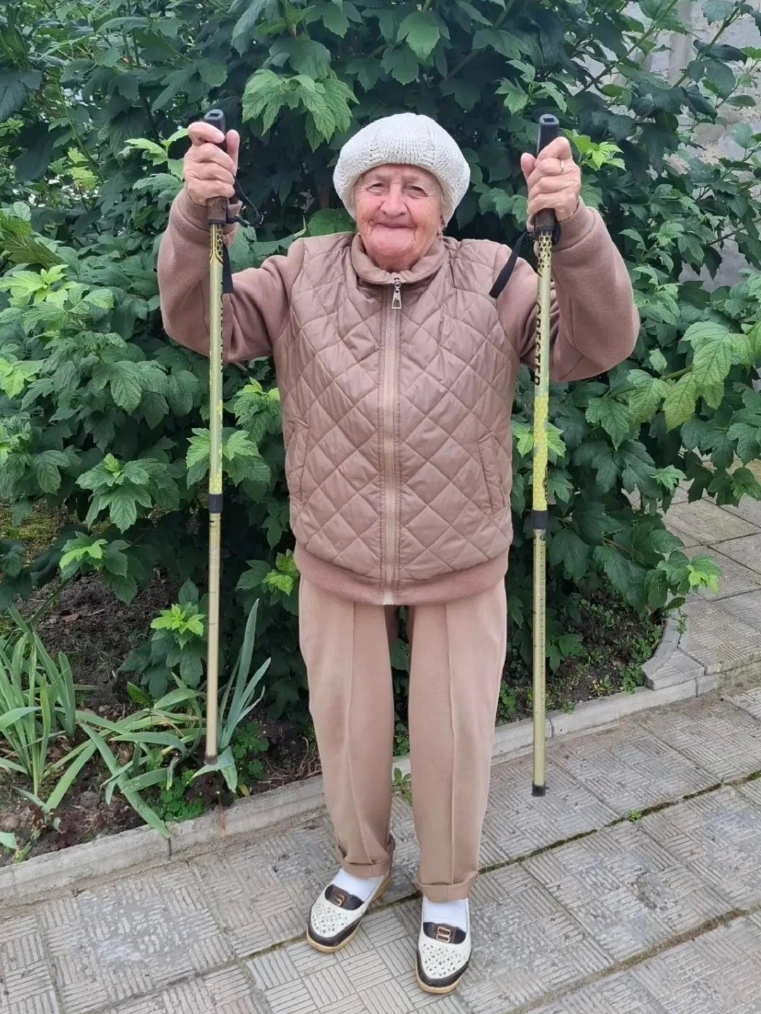 👍Болховчанка Валентина Алексеевна Тулкина знает, что скандинавская ходьба — вклад в зд...