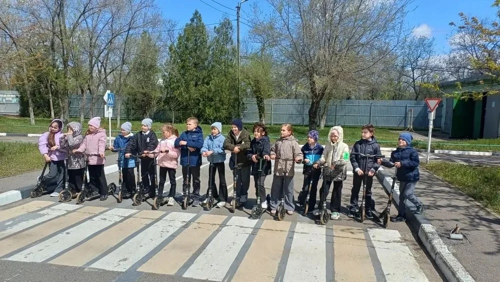 🚦 С 13 апреля по 22 мая в автогородке школы №20 проходили занятия по ПДД для всех жела...