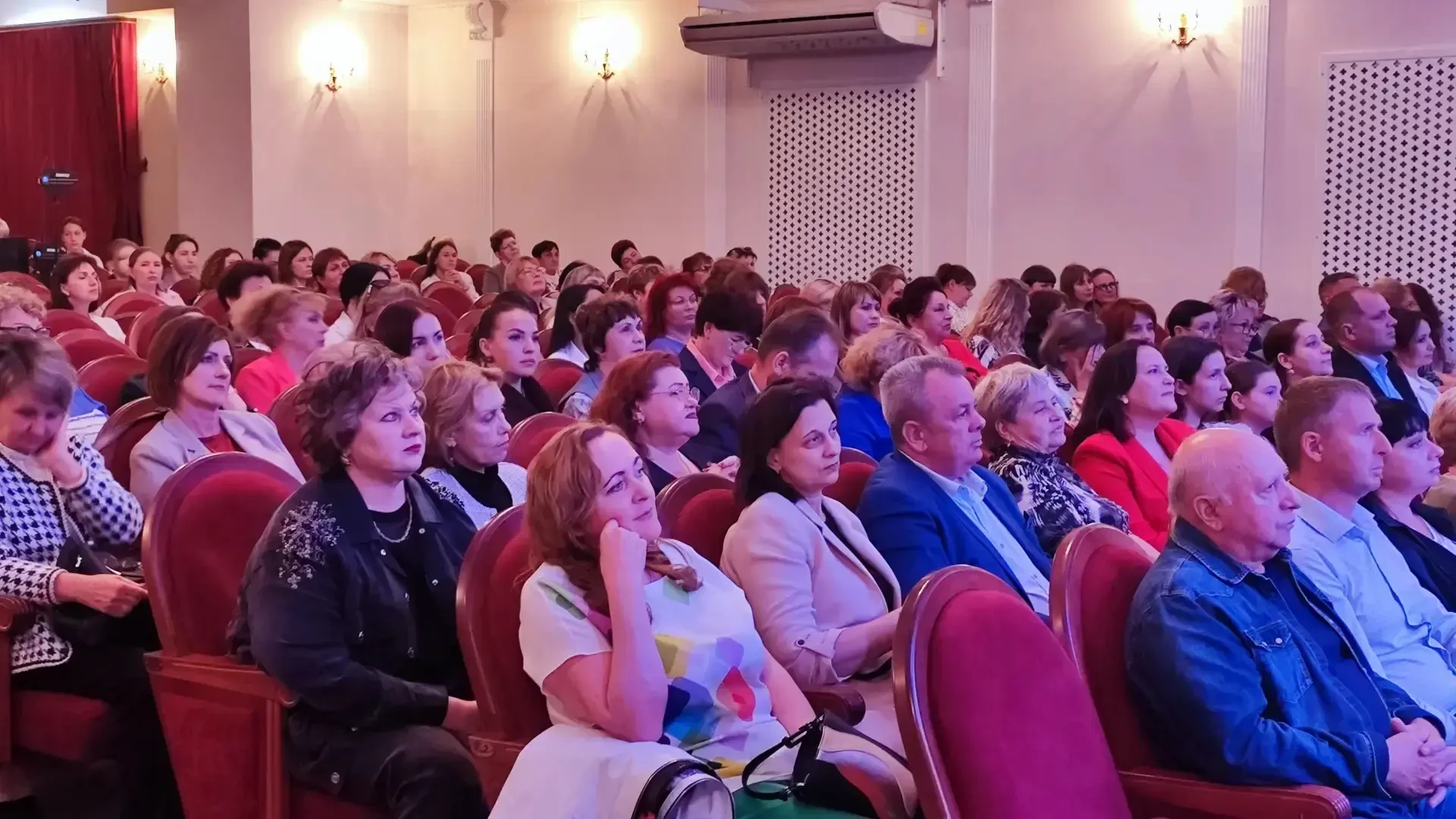 В Темрюке подвели итоги проекта Совета молодых педагогов  В районном Доме культуры состоялась торжес