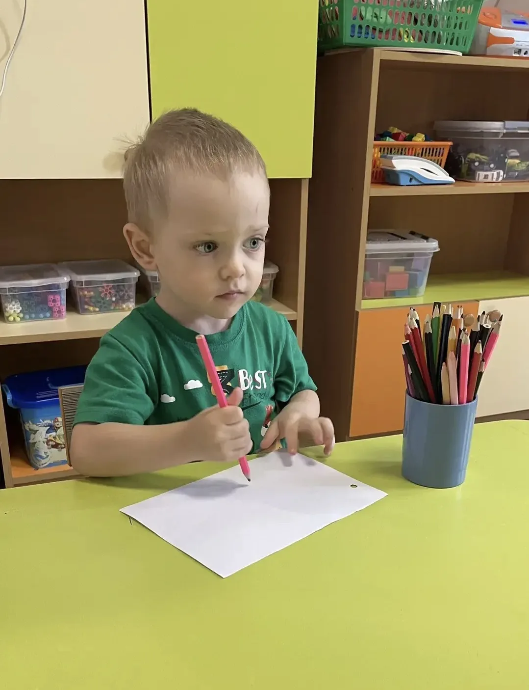 ✍🏻Как же важно в младшем дошкольном возрасте научить ребёнка правильно держать карандаш! ✍🏻

Это н