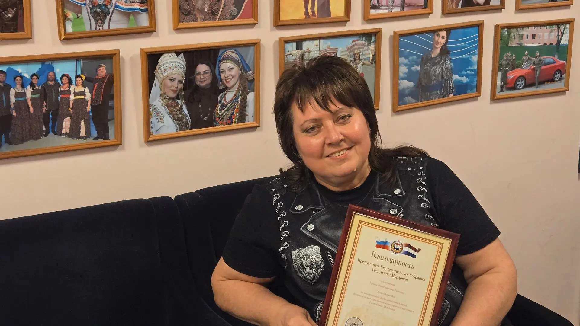 А что у нас сегодня? А сегодня мы поздравляем с днем рождения не только замечательного помощника дир