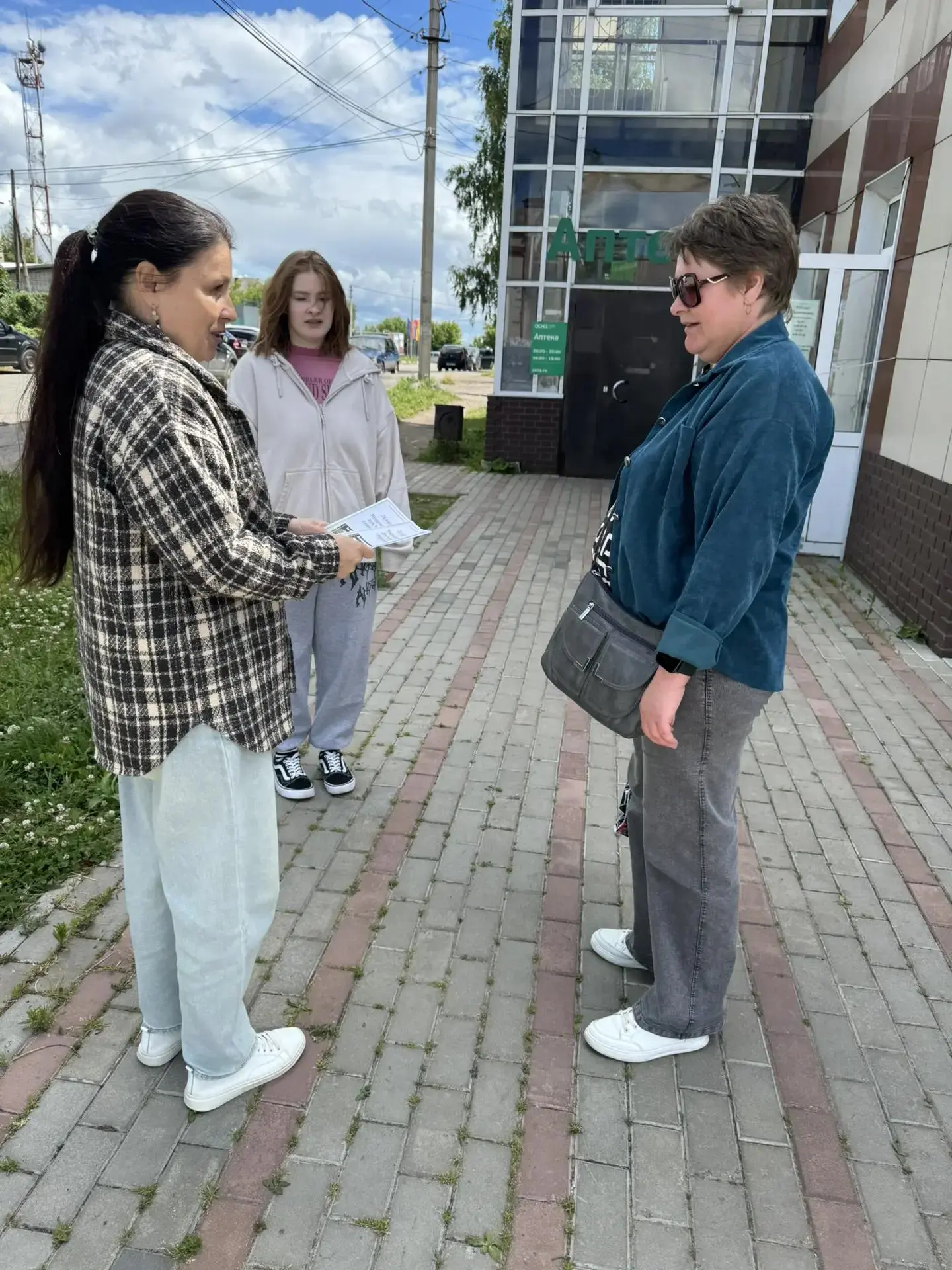 Не назидание, а разговор по душам 🌿

В эти выходные, 25 и 26 июня, мы провели уличные акции в рамка
