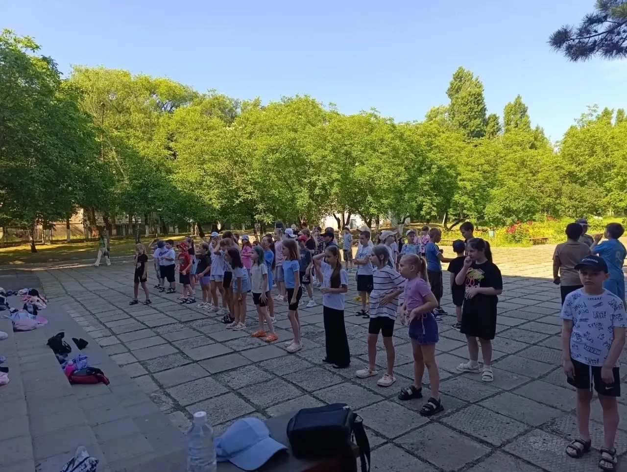17.06 пришкольный лагерь «Разноцветный городок» открыл свои двери для ребят

Мальчишек и девчонок жд