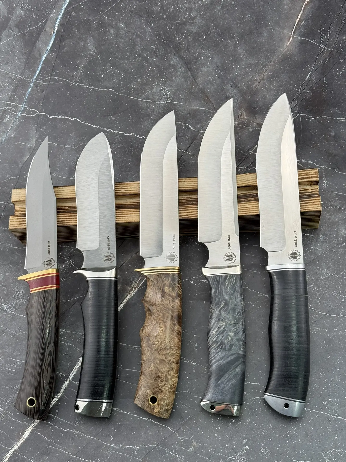 Подборка  ножей по наличию из порошковой стали CPM S90V