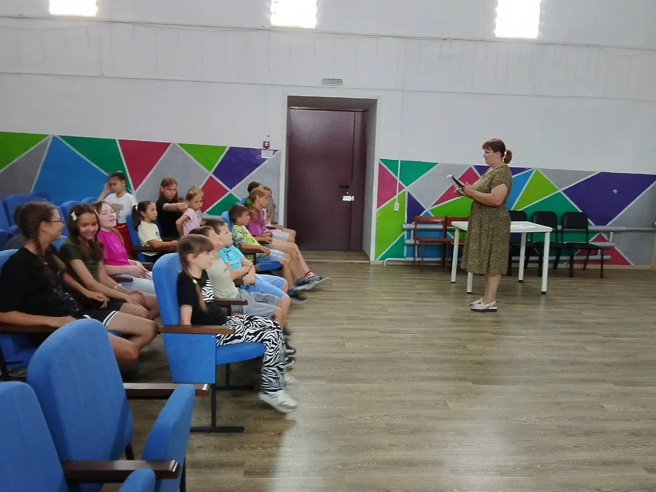 В нашем КДЦ прошла беседа для детей «Ценность человеческой жизни»! 

Мы с ребятами поговорили о том,