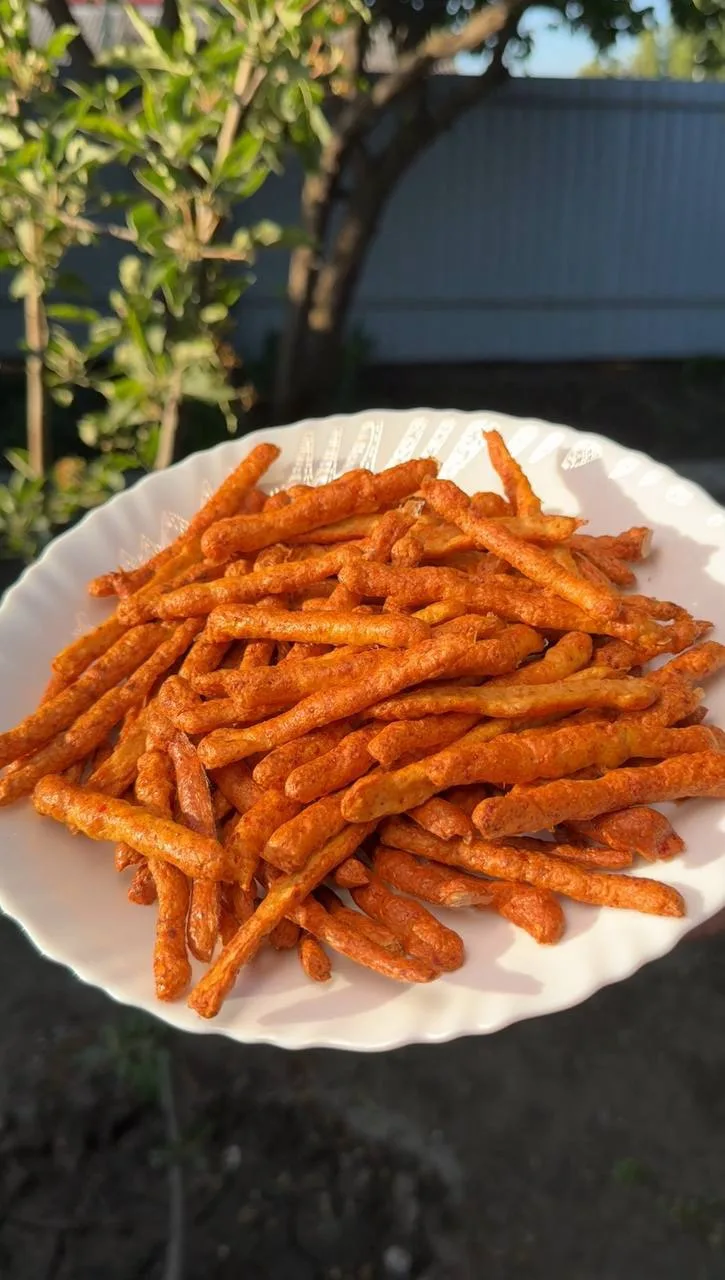МЯСНЫЕ ХРУСТЯЩИЕ палочки 

Ингредиенты:
куриная грудка 500 г 
яйцо 1 шт 
соль 1 ч.л. 
черный перец 0