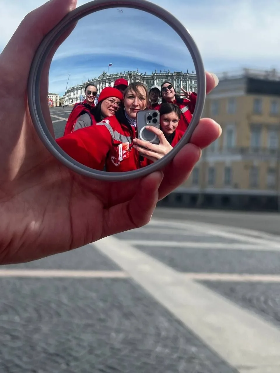 Мы всегда рядом❤️  В День Победы команды региональных отделений Российского Красного Креста были ряд
