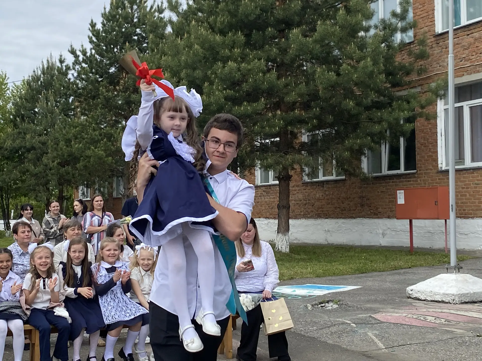 Сегодня в Тальжинской школе прозвенел последний звонок 🛎️