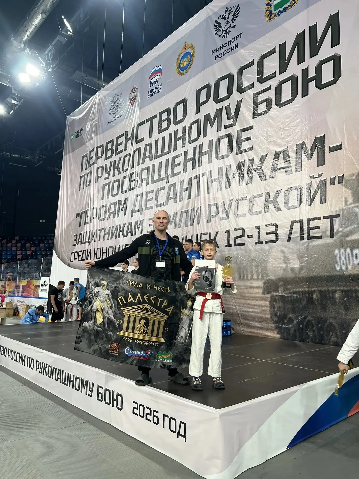 Спасск-Дальний снова с медалями! 🏆

Депутат думы Спасска-Дальнего Михаил Сонников в роли тренера — 