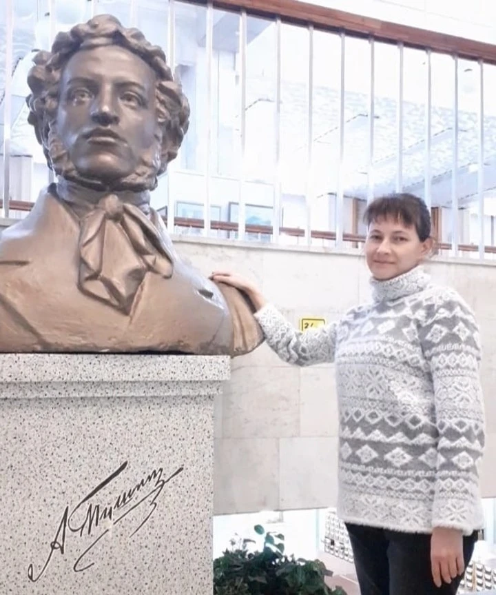 📆 Сегодня свой День рождения отмечает Комкова Марина Николаевна, библиотекарь по работ...