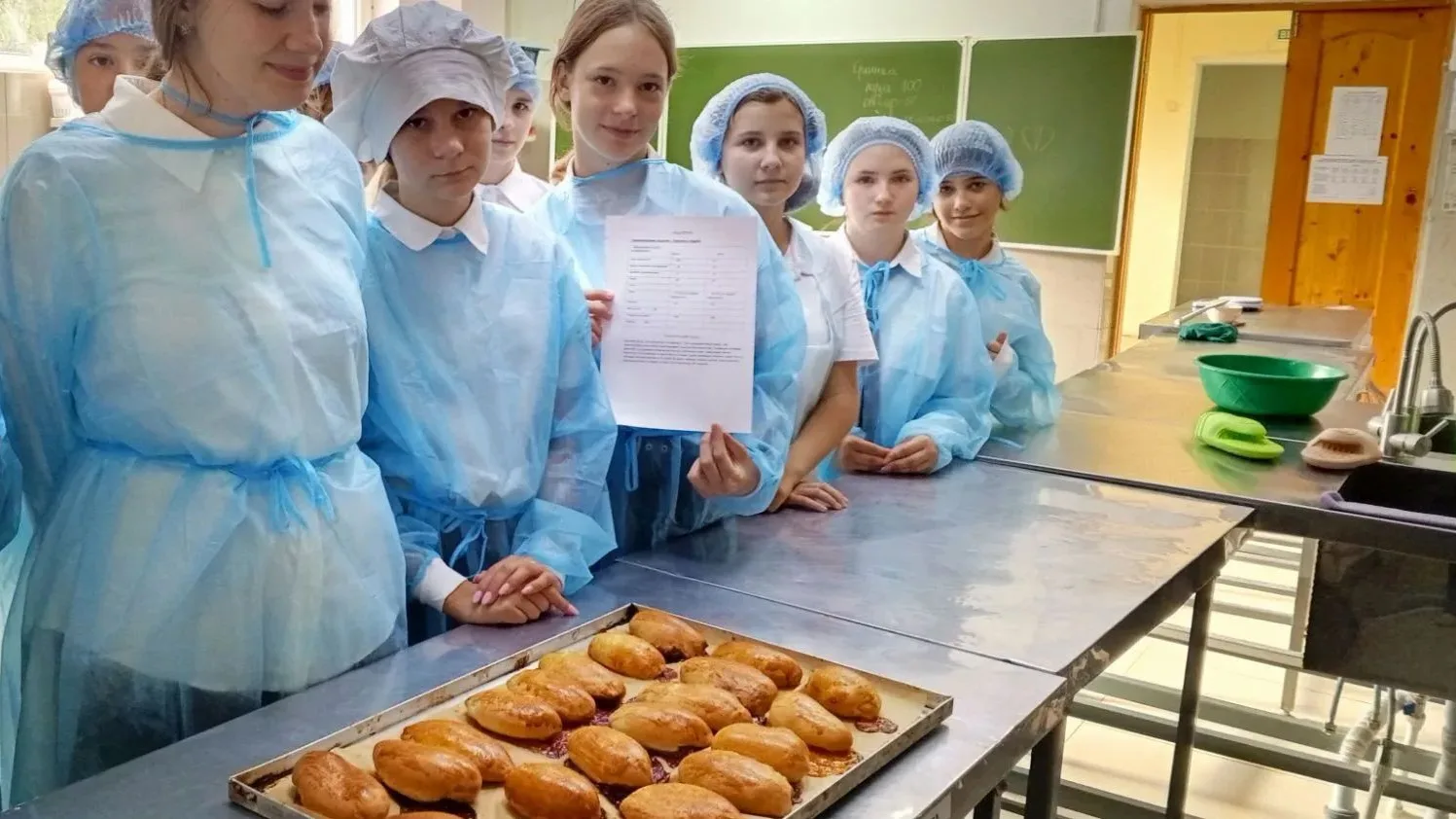 Один из самых популярных кружков — «Поварское и кондитерское дело» 🍳👩‍🍳 — вновь соби...