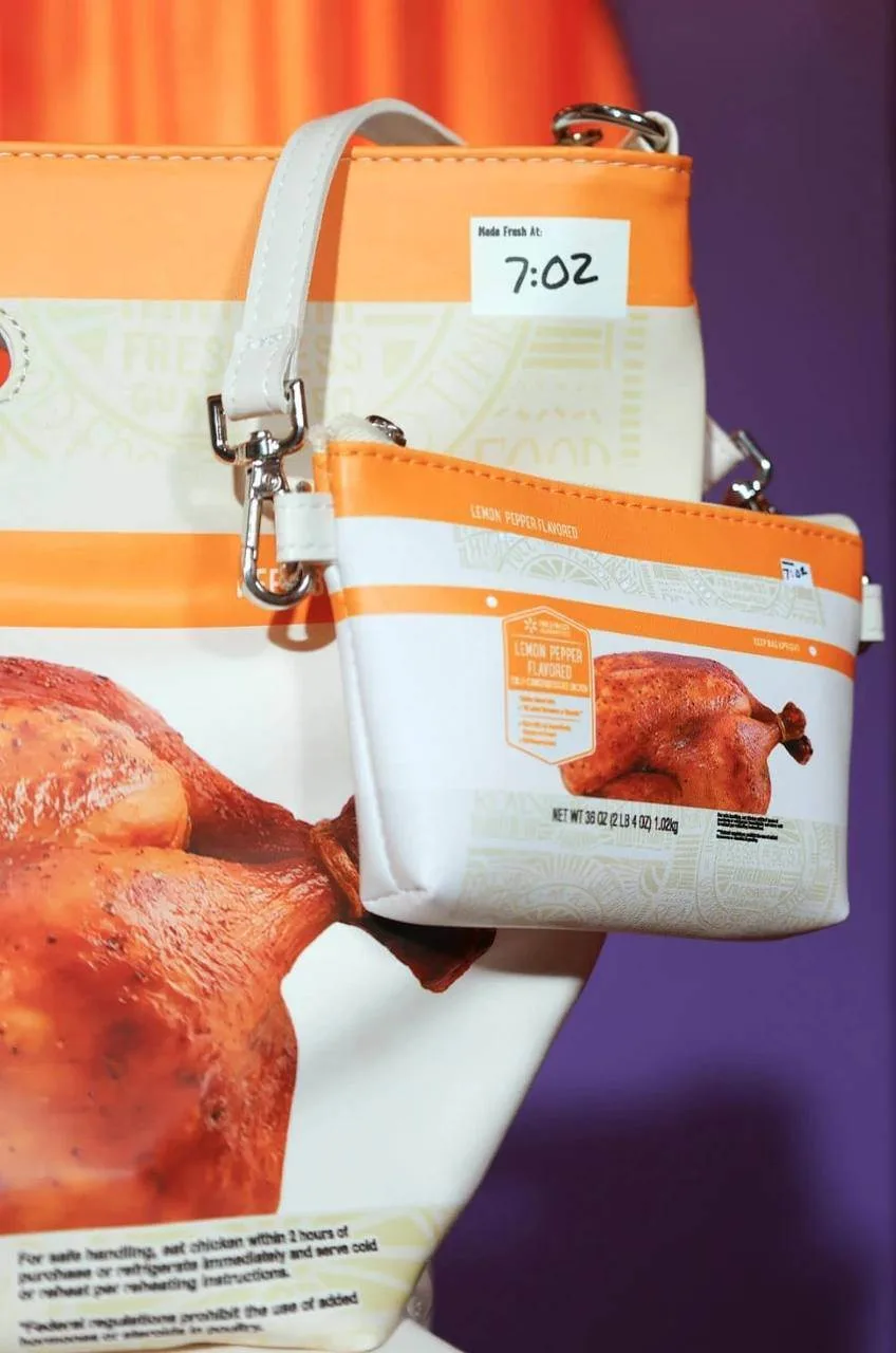 ▪️ Американский Walmart дропнул сумку в виде упаковки с курицей-гриль. Стоит она $5 – с...