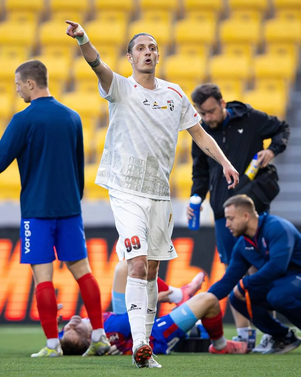 🔝СКА Ростов арендовал Златана из «Синдеката» для матчей в FONBET Кубке России 

Форвард уже прибыл 