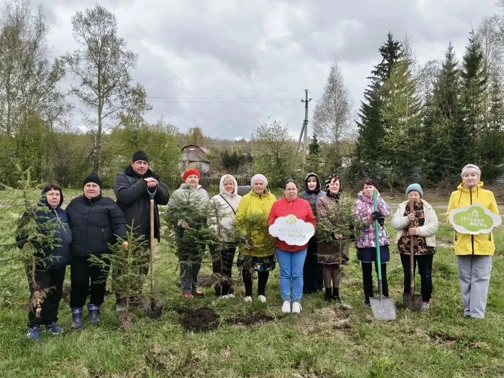 В парке «Юбилейный» посёлка Рудничный провели мероприятие, приуроченное ко Всероссийскому дню посадк