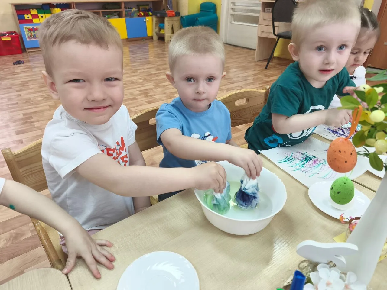 ПОДГОТОВКА К ПАСХЕ  🥚На уроке труда ученики 1 «А» погрузились в мир творчества и весеннего настроени