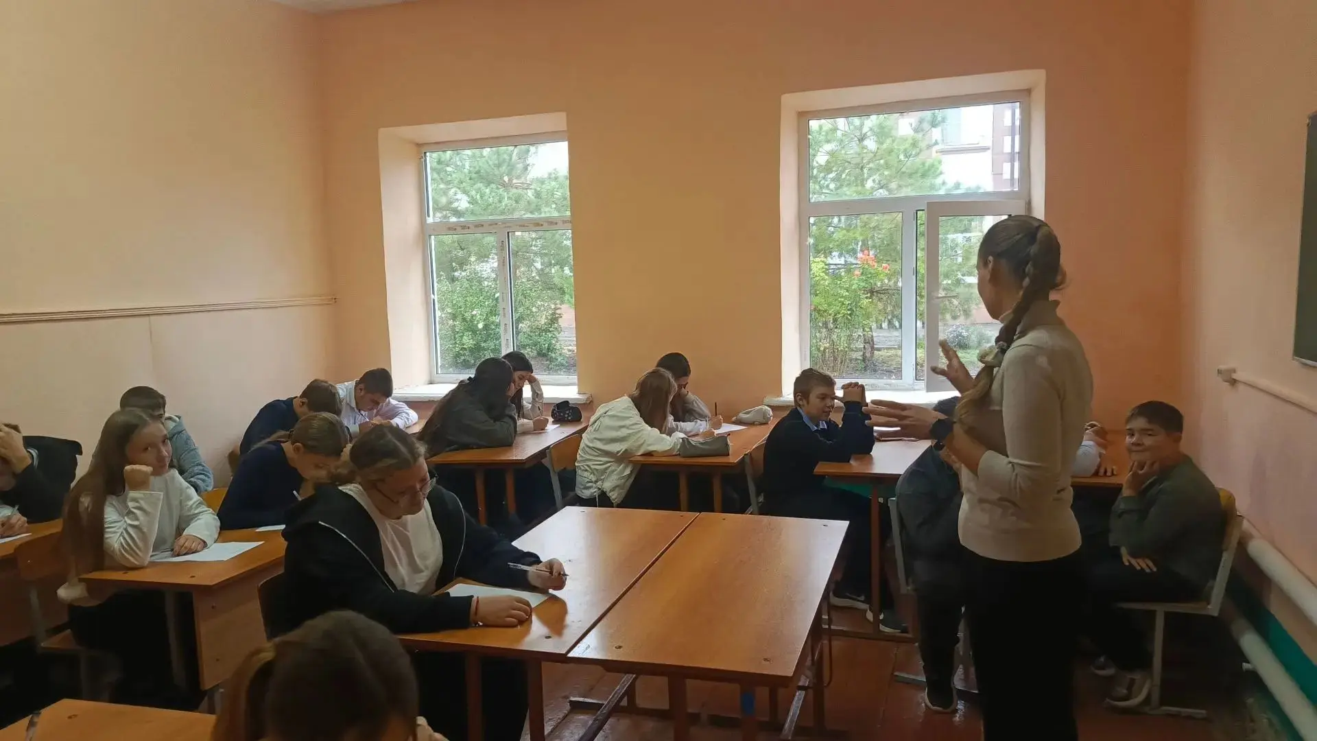 В МБУК КСП Кировский СДК прошёл социально -психологический тренинг   с несовершеннолетн...