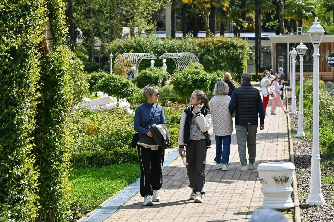 🌴 Сочи подвёл итоги лета: за четыре месяца курорт принял около 3,3 млн туристов.