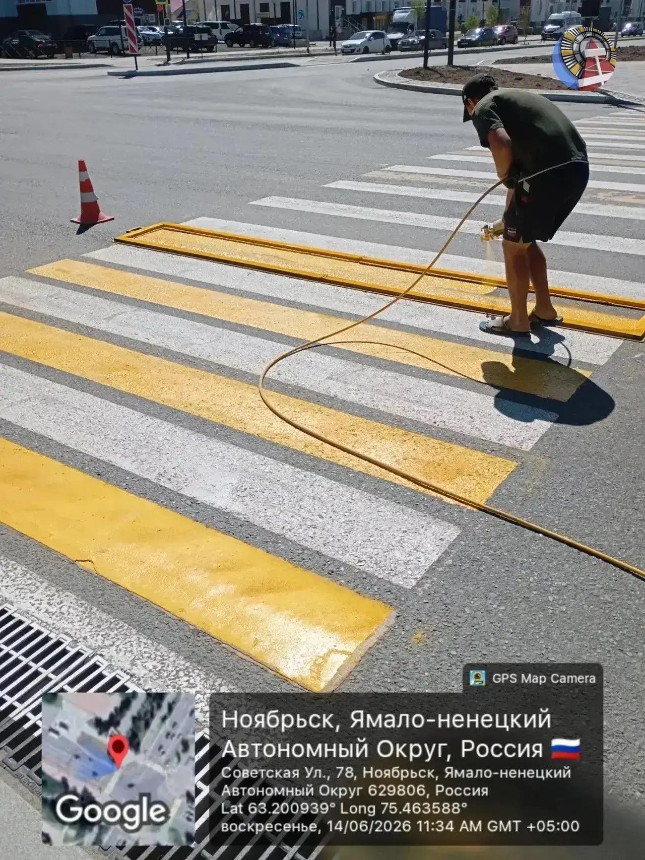 В Ноябрьске на дорогах обновляют разметку
 
Сейчас идут работы на дороге «Аэропорт – Карамовская». 
