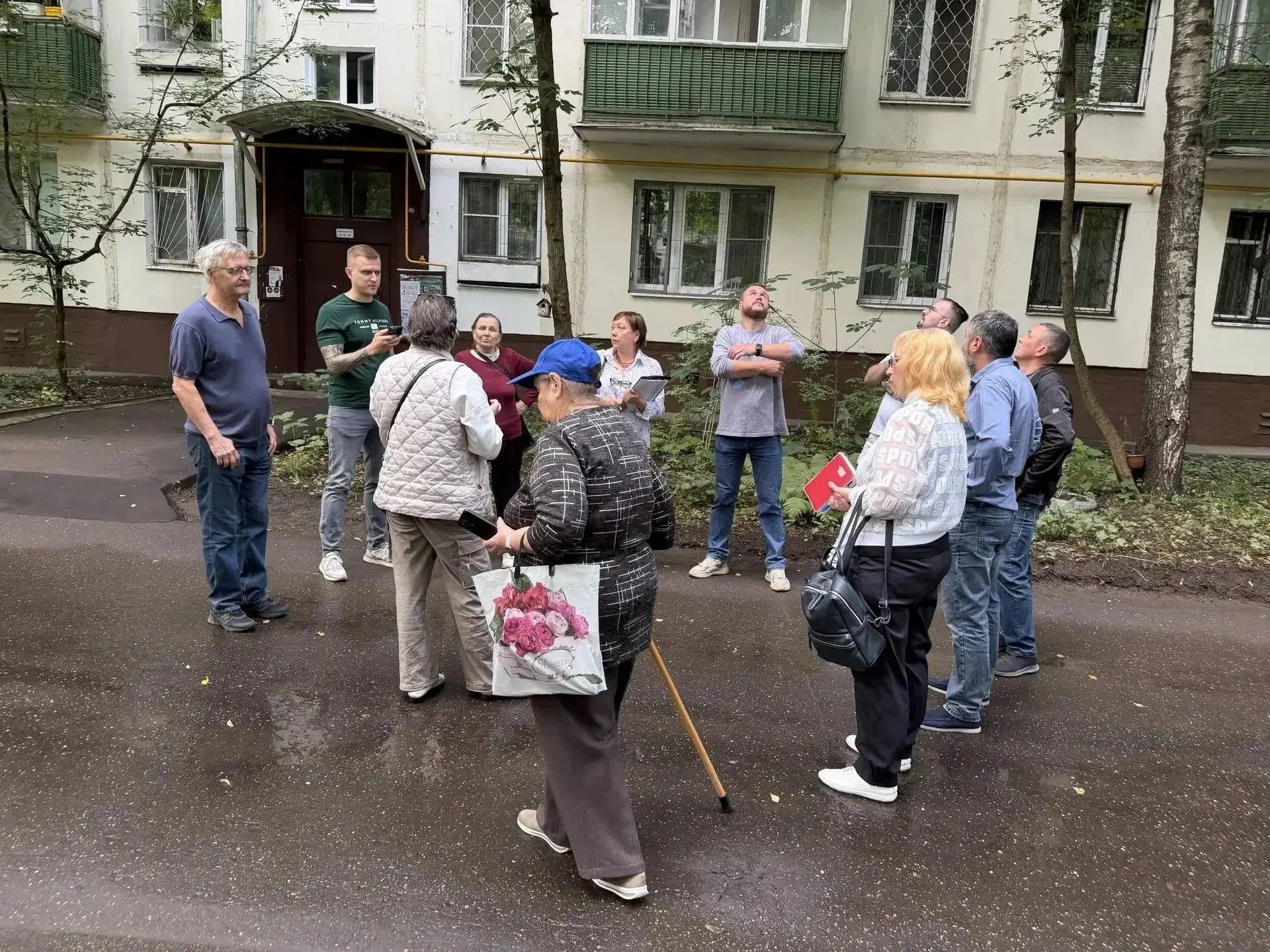 Сегодня, 10 июля в 10:00, заместитель главы управы Артем Тройно совместно с представите...