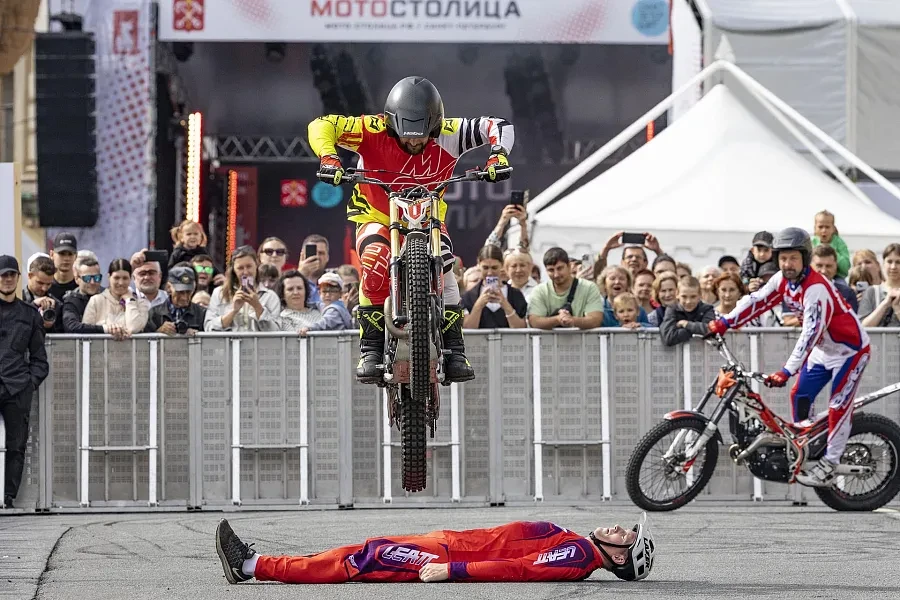 Петербургский фестиваль «Мотостолица» собрал 24 тыс. гостей

🏅На Манежной площади прошел масштабный