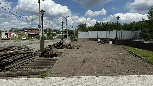 🛠 Перед Иерусалимской лестницей в Иркутске заменят прогнивший настил

На верхней площадке у лестниц