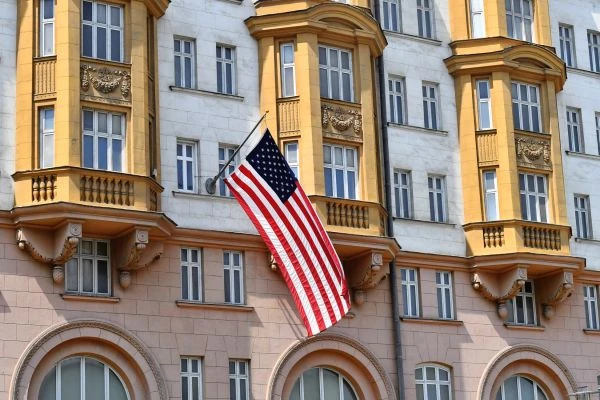 Посольство США призвало свои граждан немедленно покинуть Россию из-за «легочной чумы»