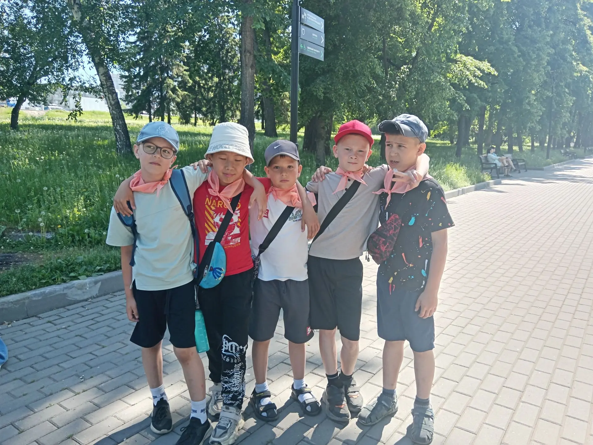 ☀️ День открытий в лагере «Радуга»: экскурсия к фонтану у ГПНТБ и на набережную Новосиб...