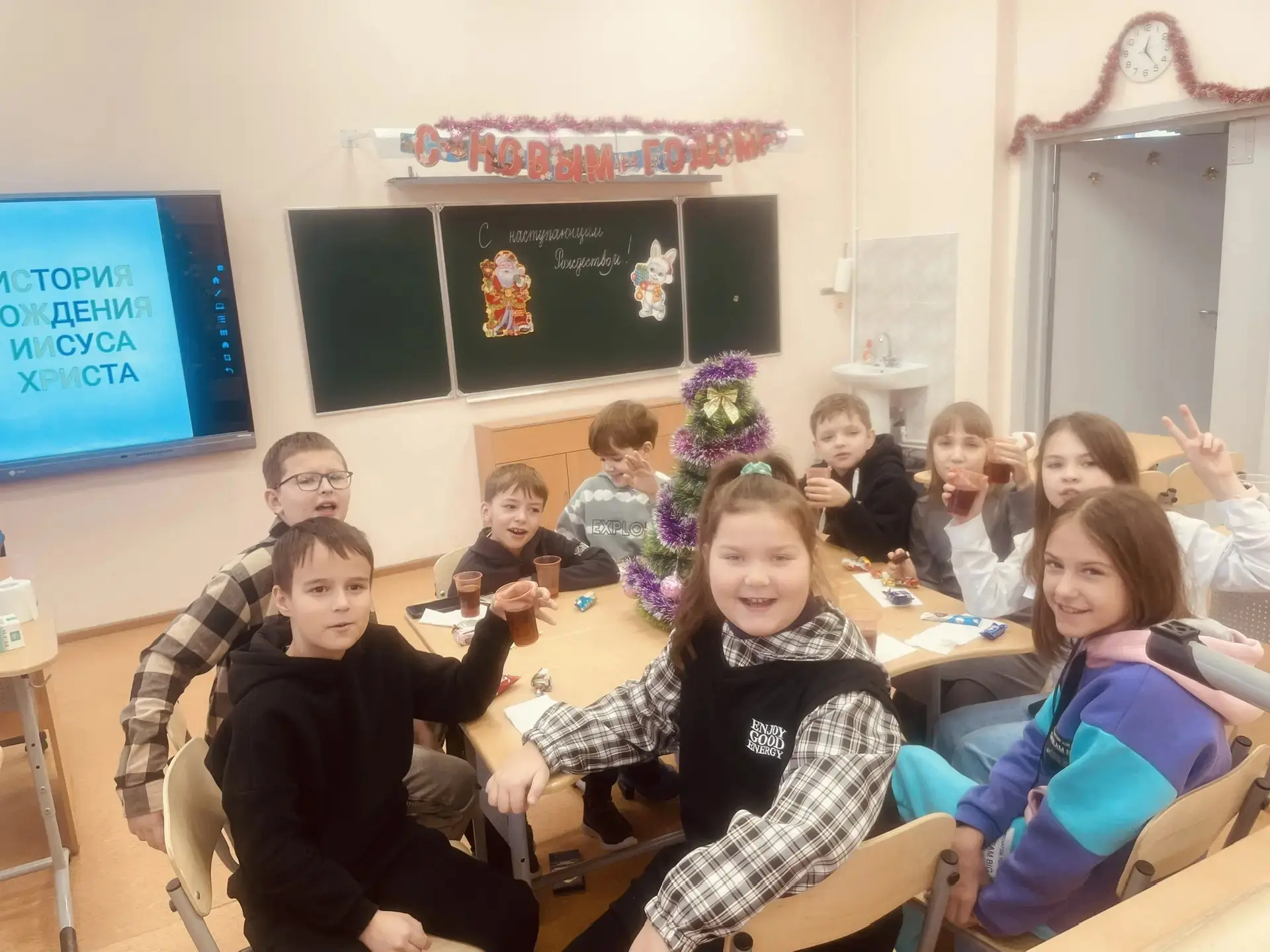 Каникулы продолжаются! 🎄  ❄️3ж класс посмотрели представление "Буратино" в Брянской областной филарм