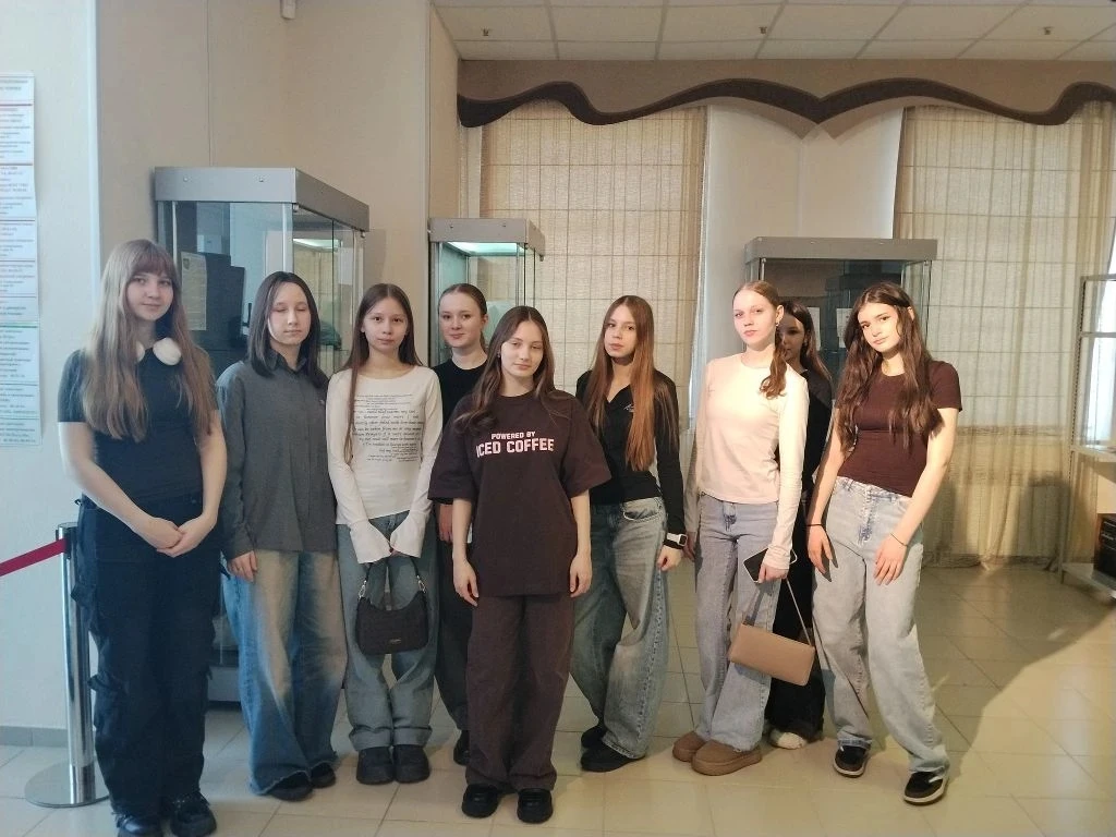 Техновинтаж  27 марта обучающиеся 8б класса и активисты проекта «Хранители истории» посетили выставк