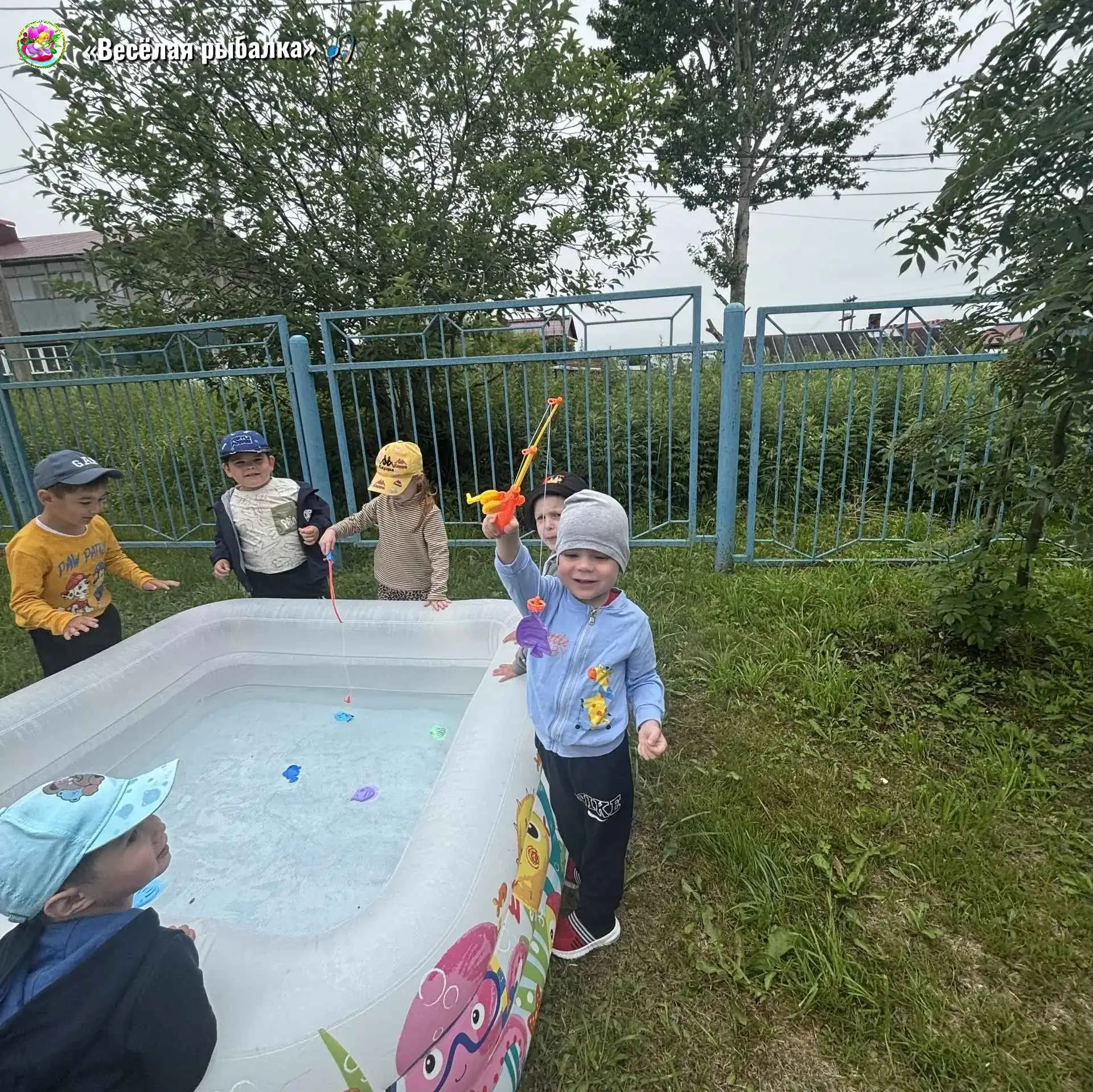 🐟 «Веселая рыбалка» на прогулке! 🎣 🐟

Сегодня в группе «Солнечные зайчики» прошло замечательное м
