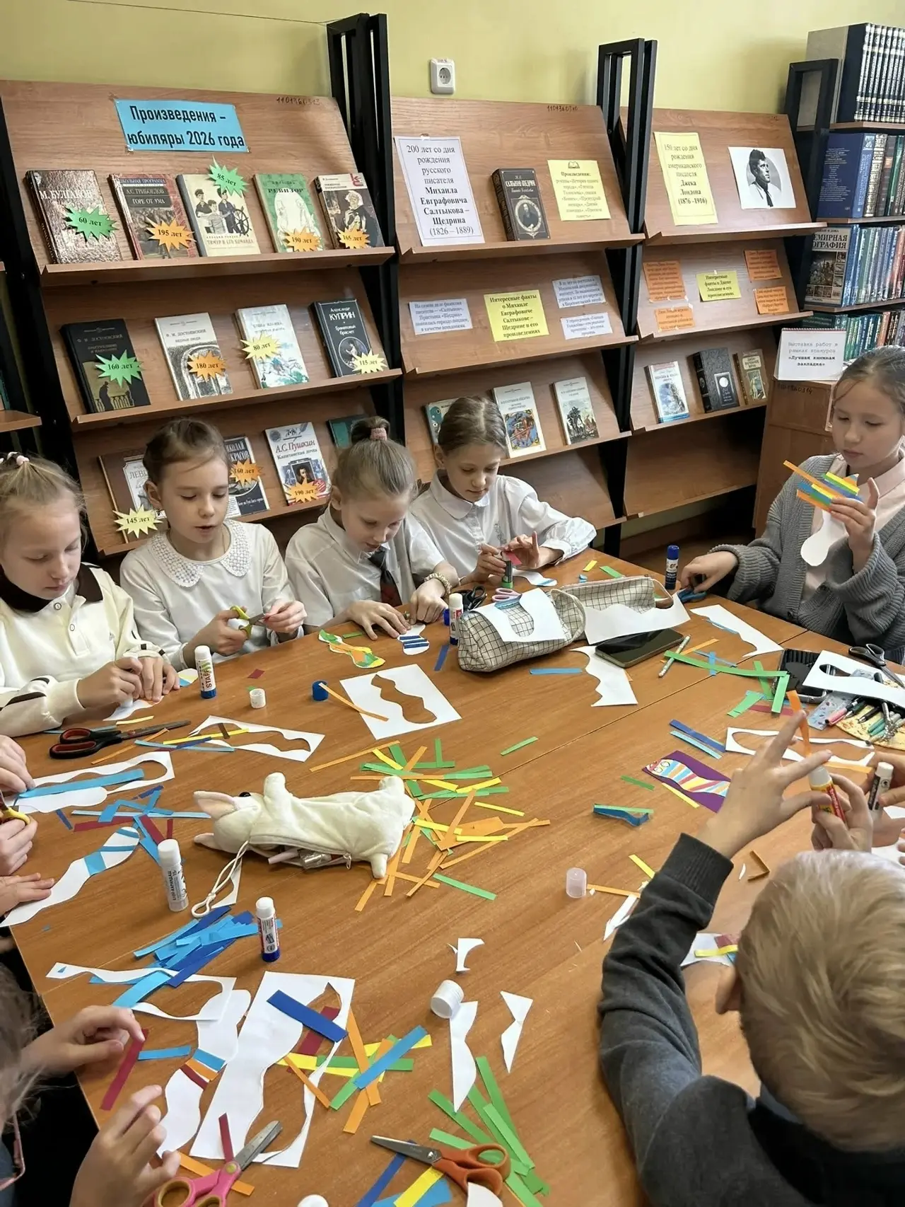 Ученики 3В класса приняли участие в библиотечном уроке, организованном школьной библиотекой.  Ребята