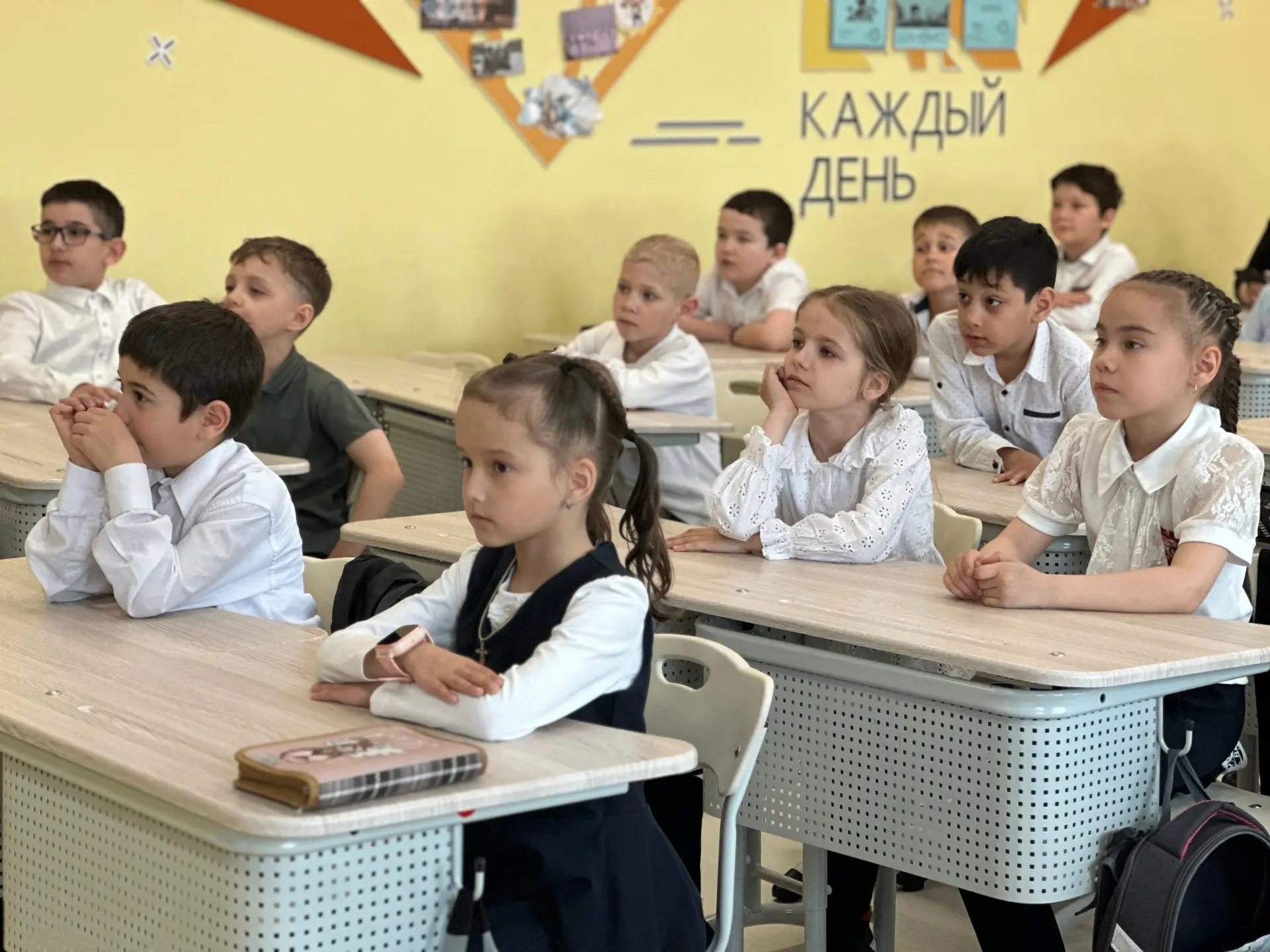Старшеклассники провели познавательные занятия для младших школьников в рамках проекта «Мир возможно