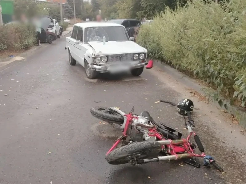 На улице Степной произошло ДТП с участием питбайка и «ВАЗ-21063».