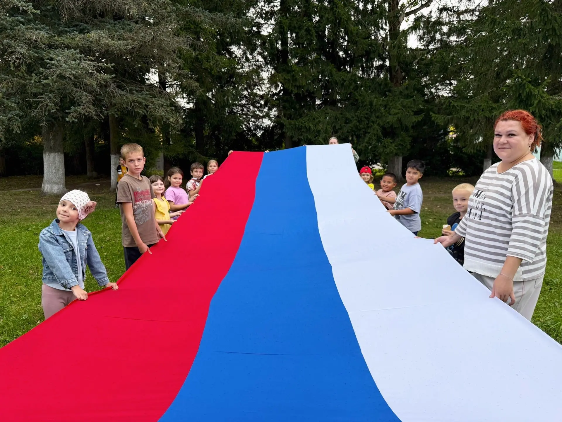 Русятинский филиал ЗРКДЦ. 21 августа площадь у Дома культуры наполнилась атмосферой еди...
