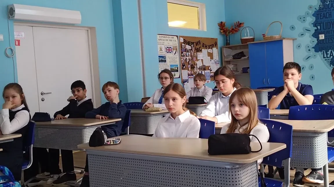 ✅ Новая четверть началась для обучающихся нашей школы. Уже традиционно состоялась торжественная лине