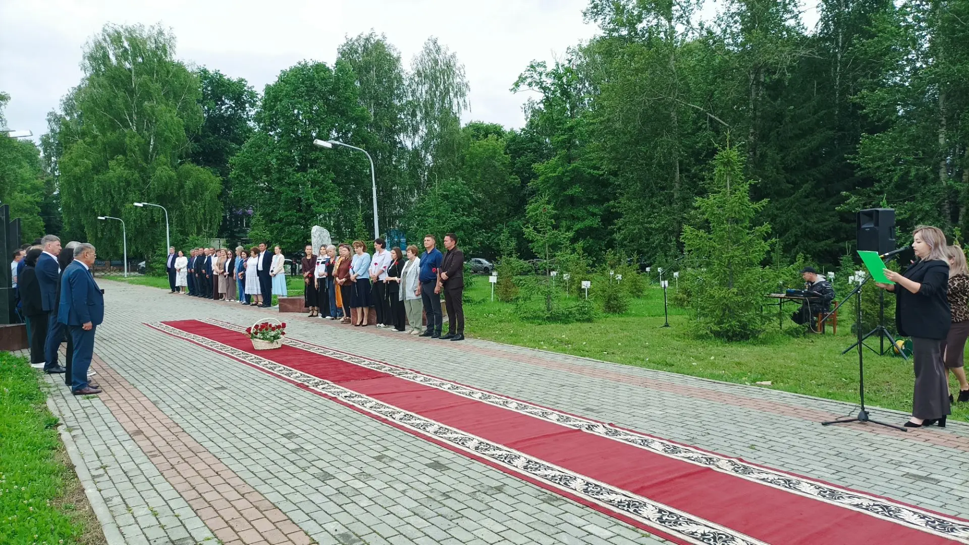 Малаяҙ ауылының мәҙәниәт һәм ял паркында Хәтер һәм ҡайғы көнөнә митингы үтте.

🔥Иҫтәлекле сарала Са